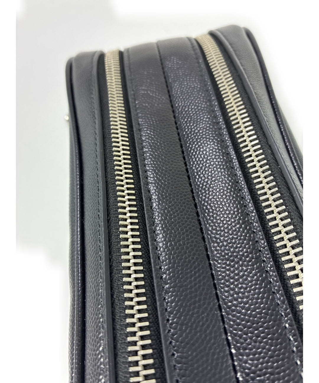 YVES SAINT LAURENT คลัตช์