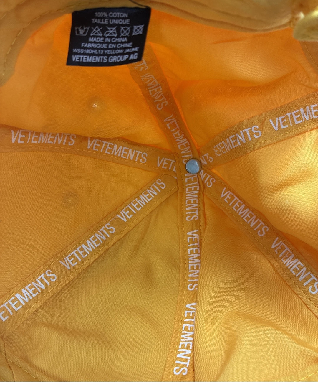 VETEMENTS หมวกแก๊ป