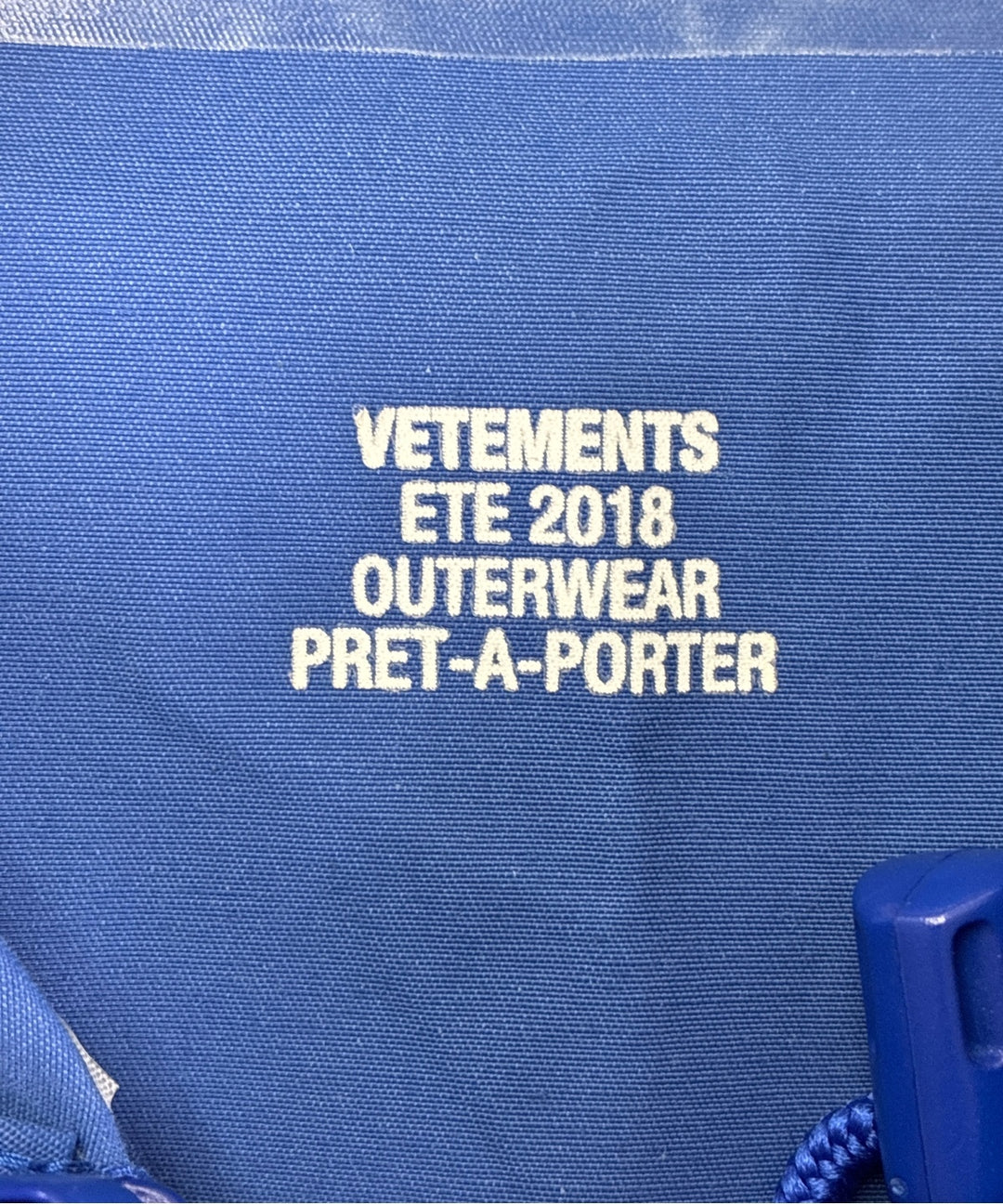 VETEMENTS เสื้อโค้ท อื่น