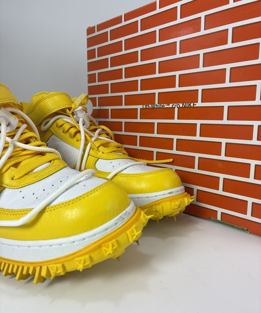 OFF-WHITE รองเท้าผ้าใบ