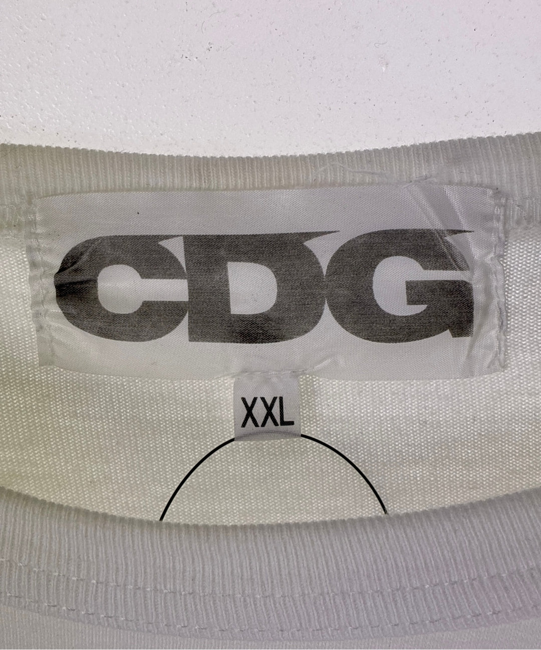 CDG เสื้อยืด/เสื้อท็อปส์