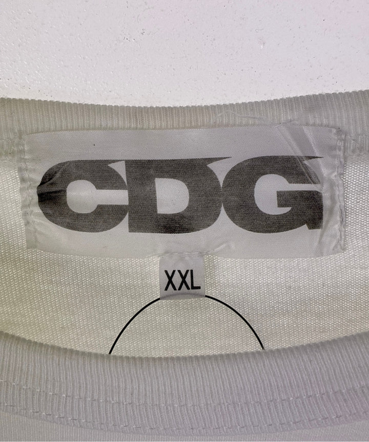 CDG เสื้อยืด/เสื้อท็อปส์