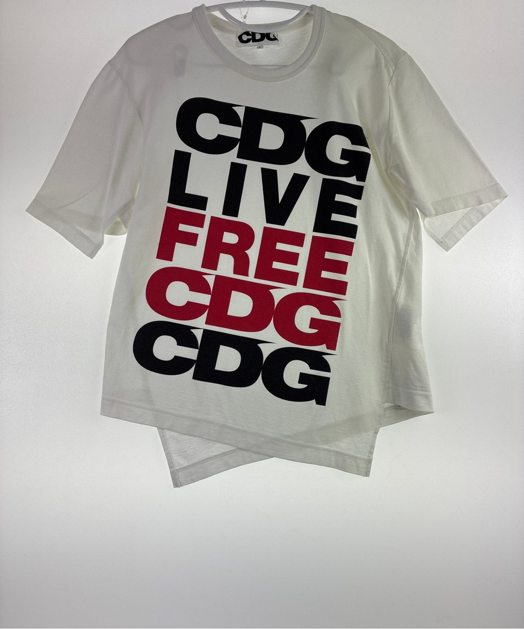 CDG เสื้อยืด/เสื้อท็อปส์