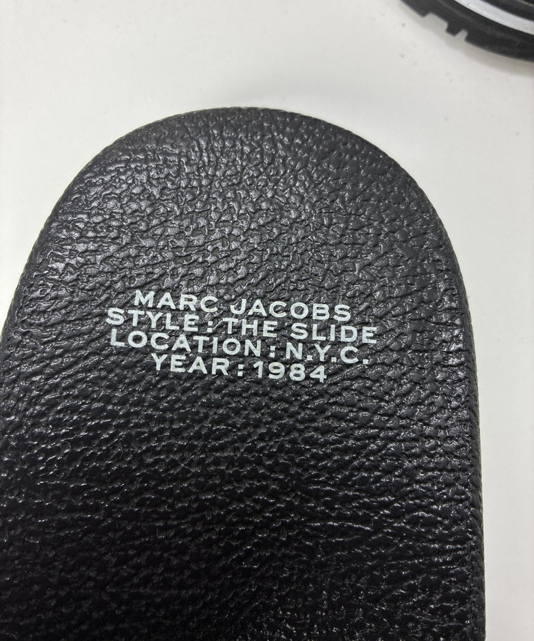 MARC JACOBS รองเท้าแตะ