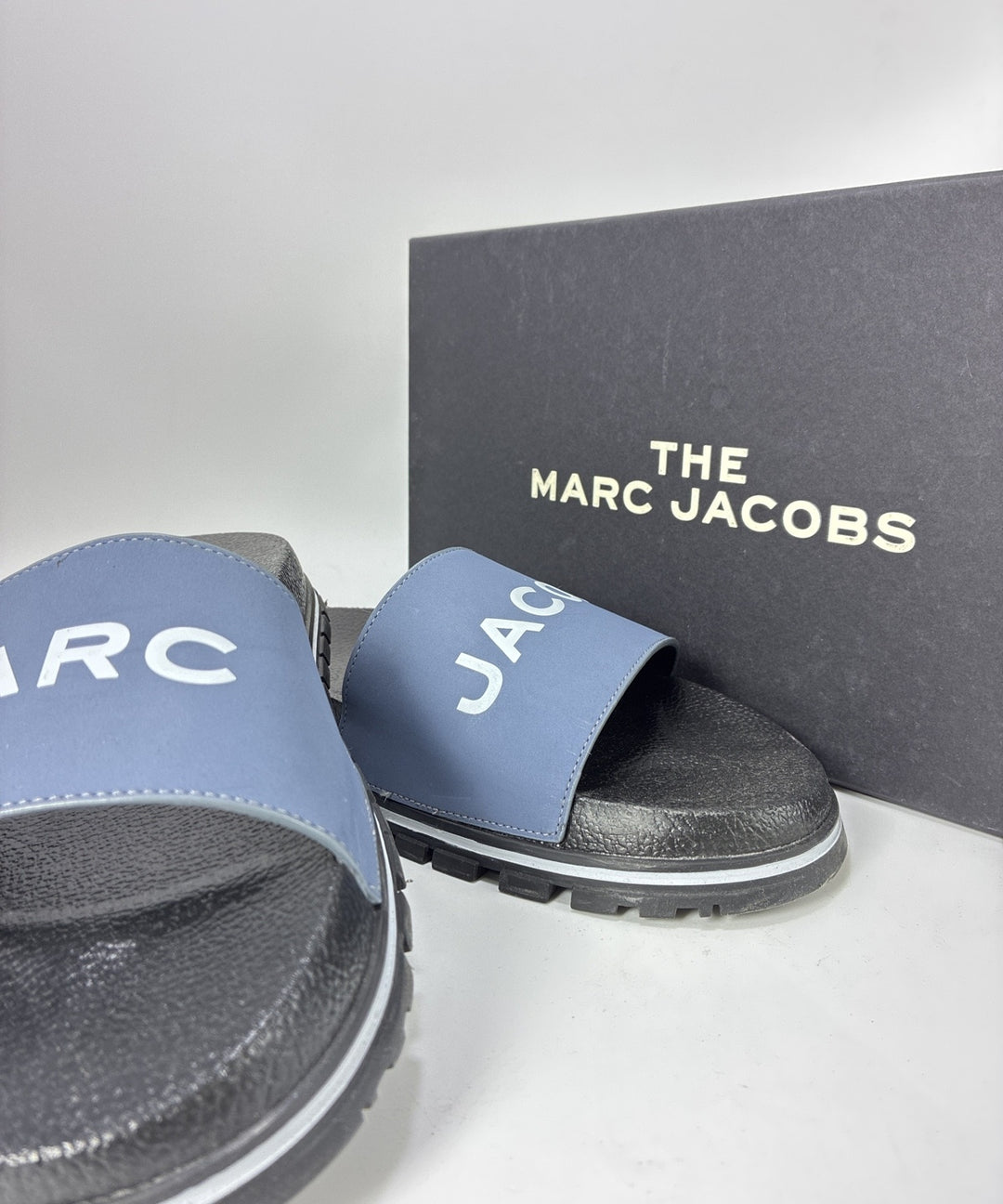 MARC JACOBS รองเท้าแตะ