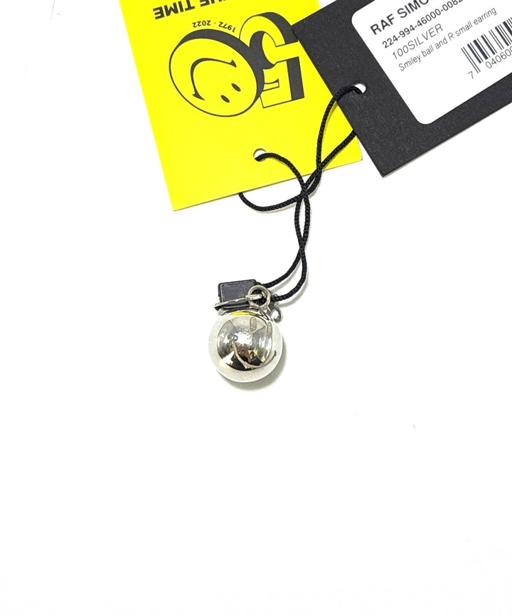 RAF SIMONS เจาะ