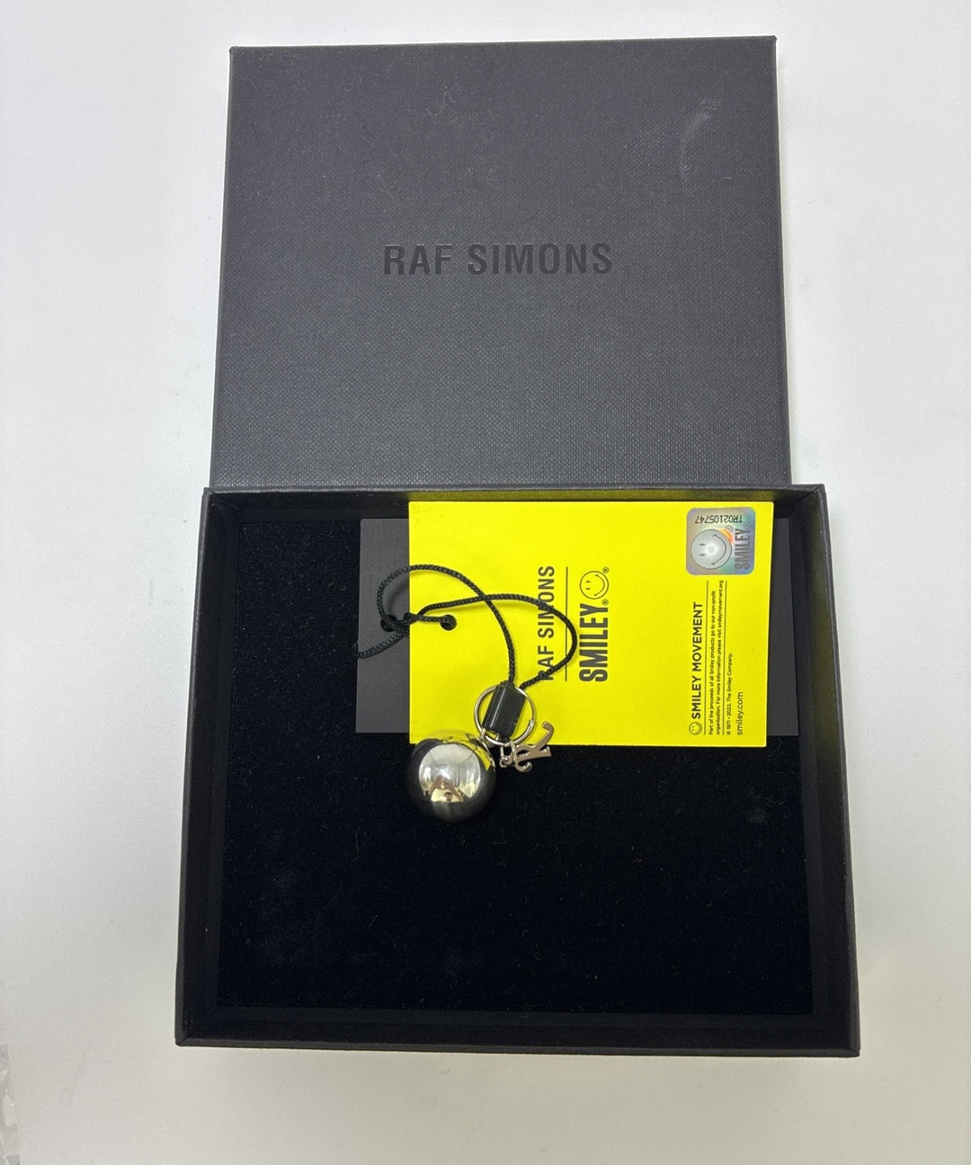 RAF SIMONS เจาะ