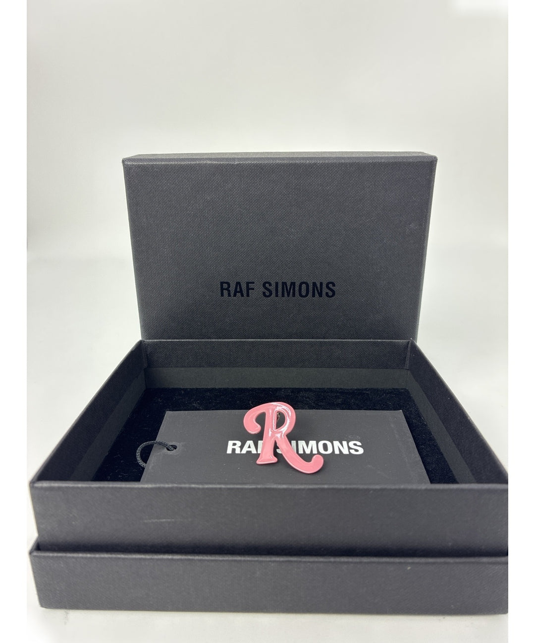 RAF SIMONS เจาะ