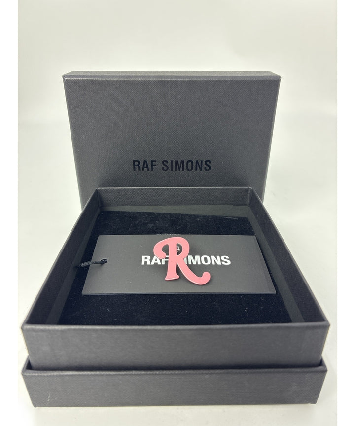 RAF SIMONS เจาะ