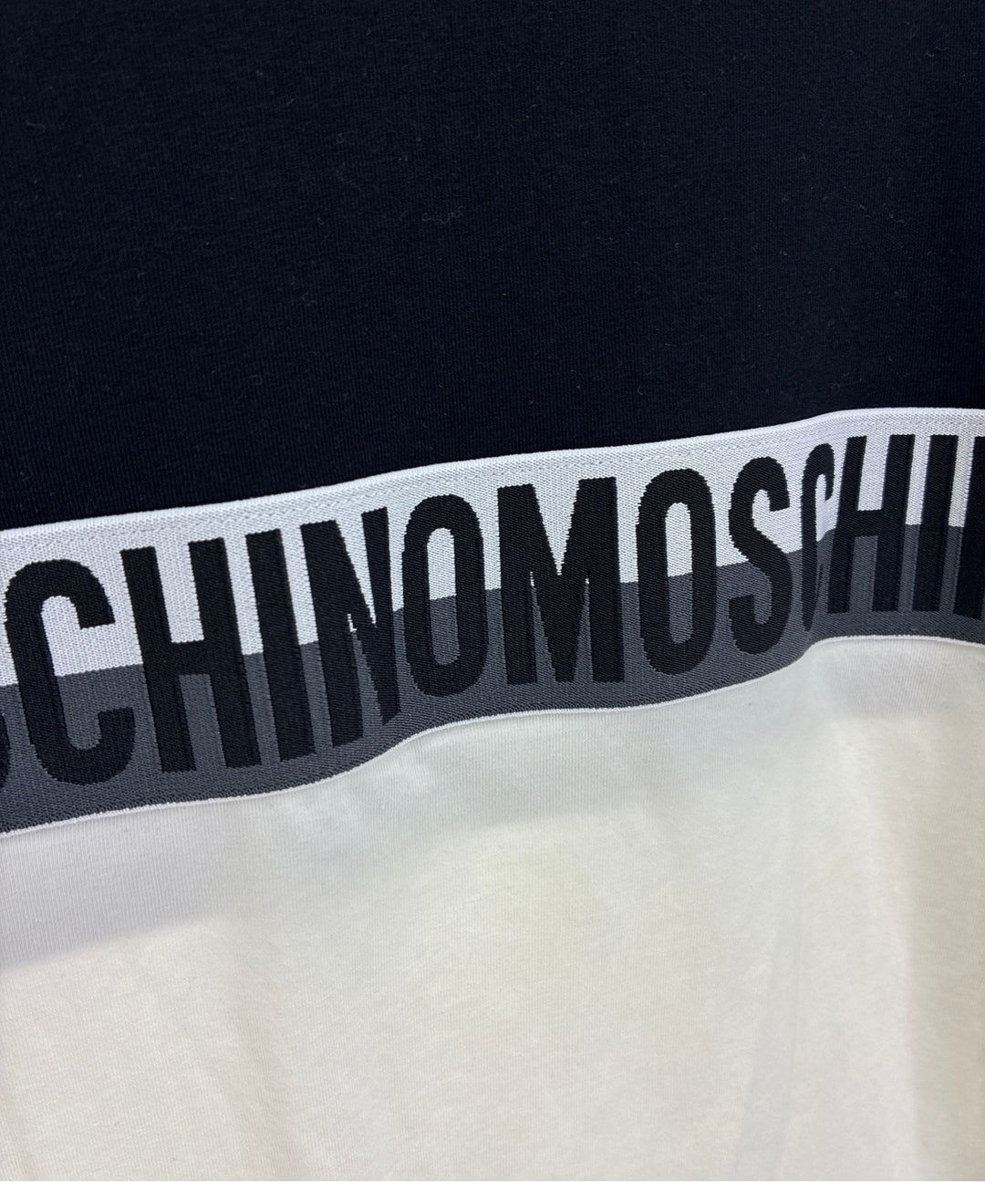 MOSCHINO เสื้อยืด/เสื้อท็อปส์