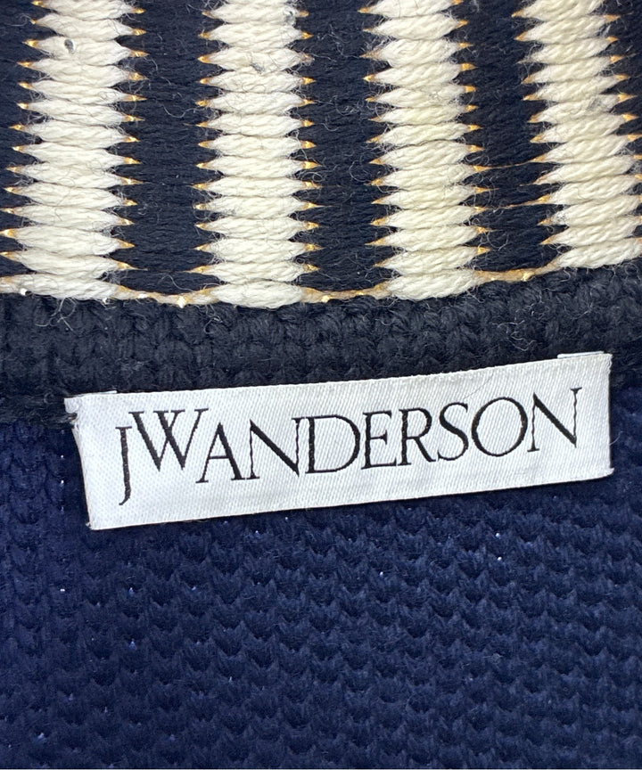 JW Anderson เสื้อถัก