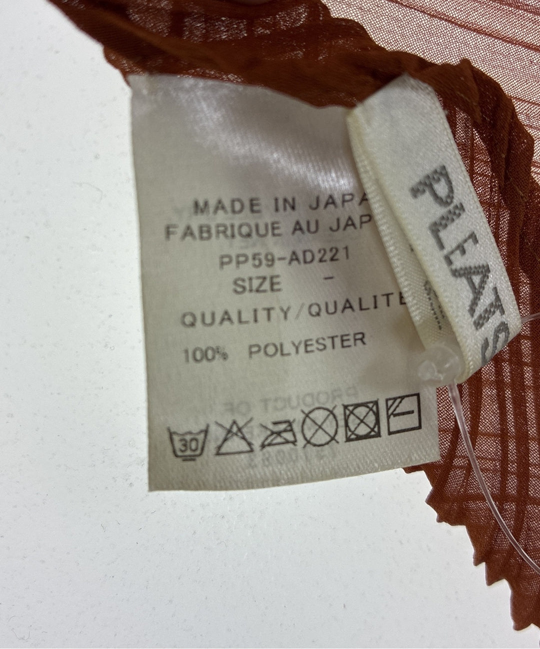 PLEATS PLEASE ผ้าคลุมไหล่