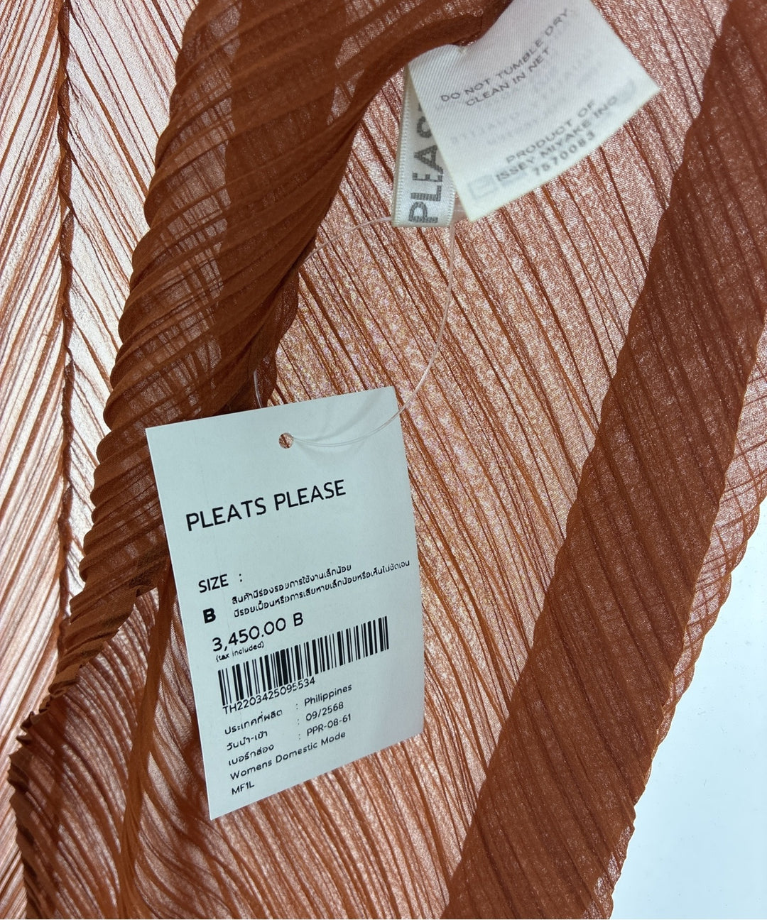 PLEATS PLEASE ผ้าคลุมไหล่