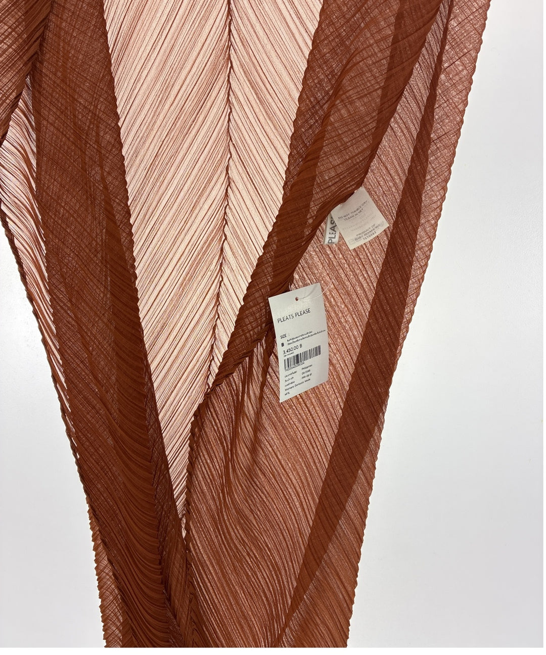 PLEATS PLEASE ผ้าคลุมไหล่