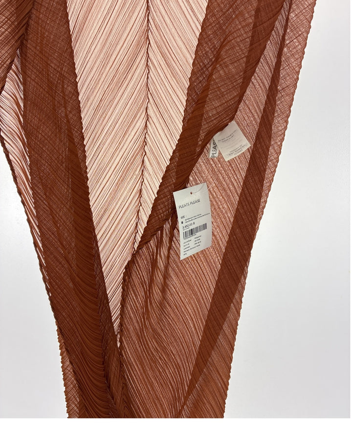 PLEATS PLEASE ผ้าคลุมไหล่