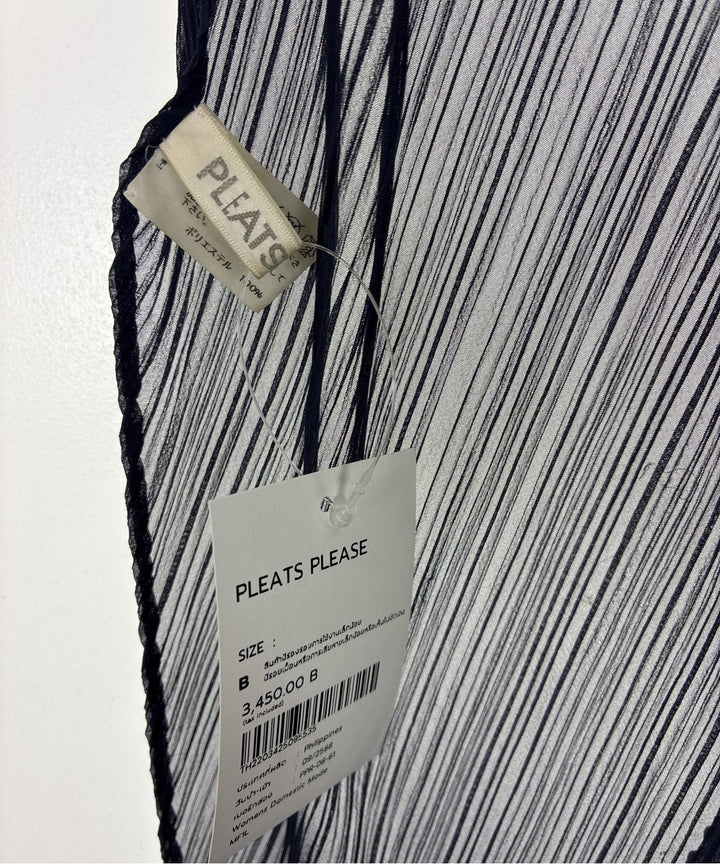PLEATS PLEASE ผ้าคลุมไหล่