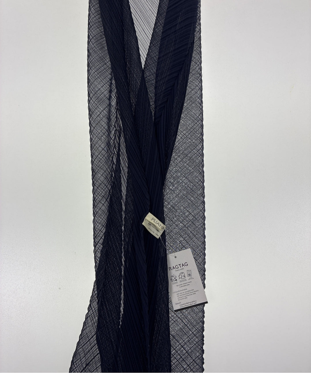 PLEATS PLEASE ผ้าคลุมไหล่