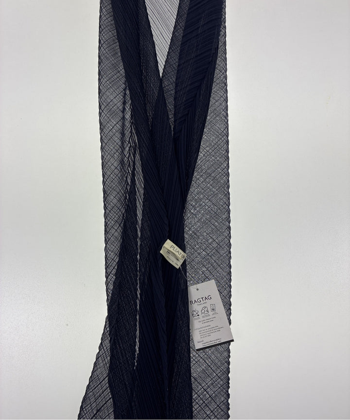 PLEATS PLEASE ผ้าคลุมไหล่