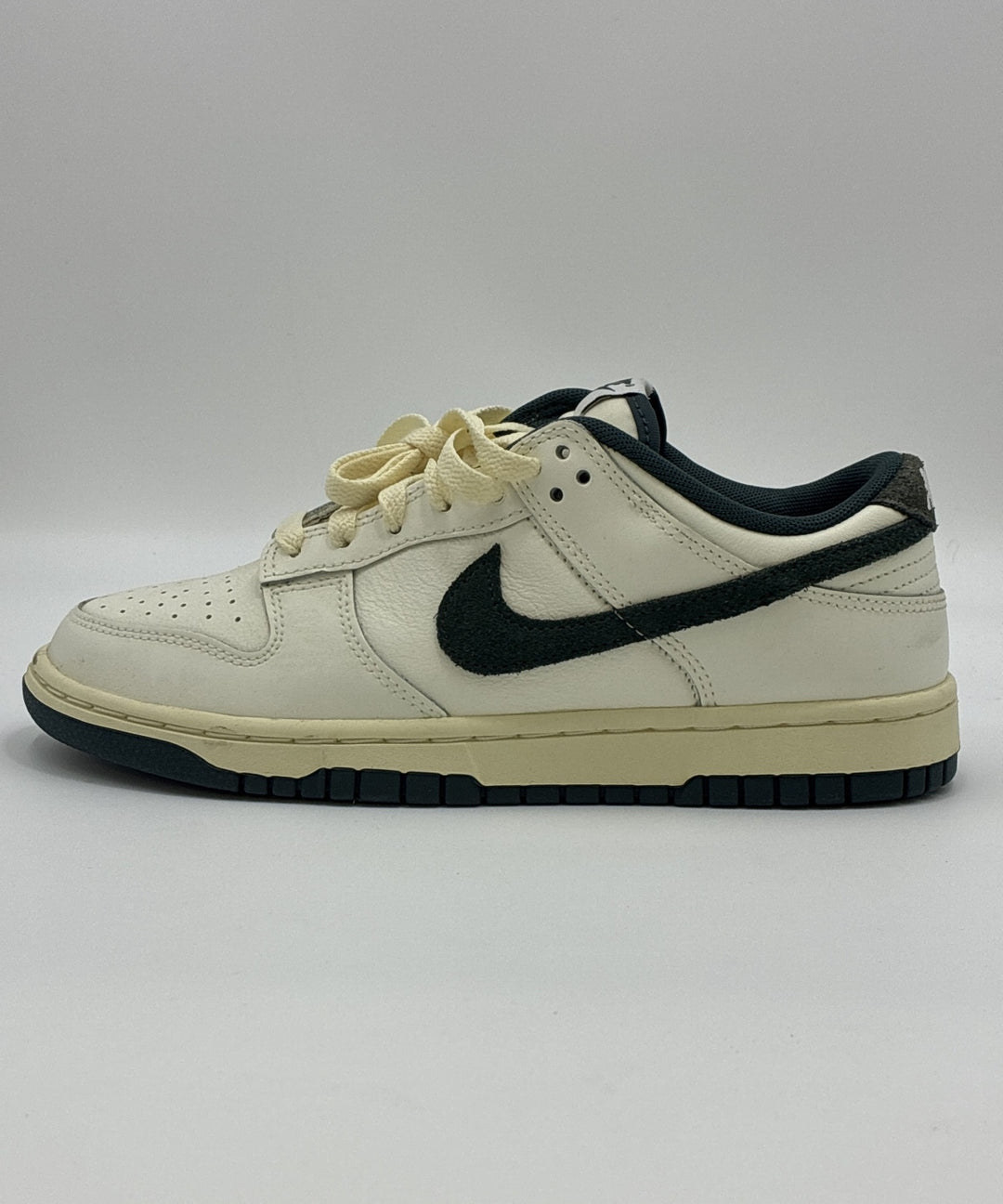 NIKE รองเท้า