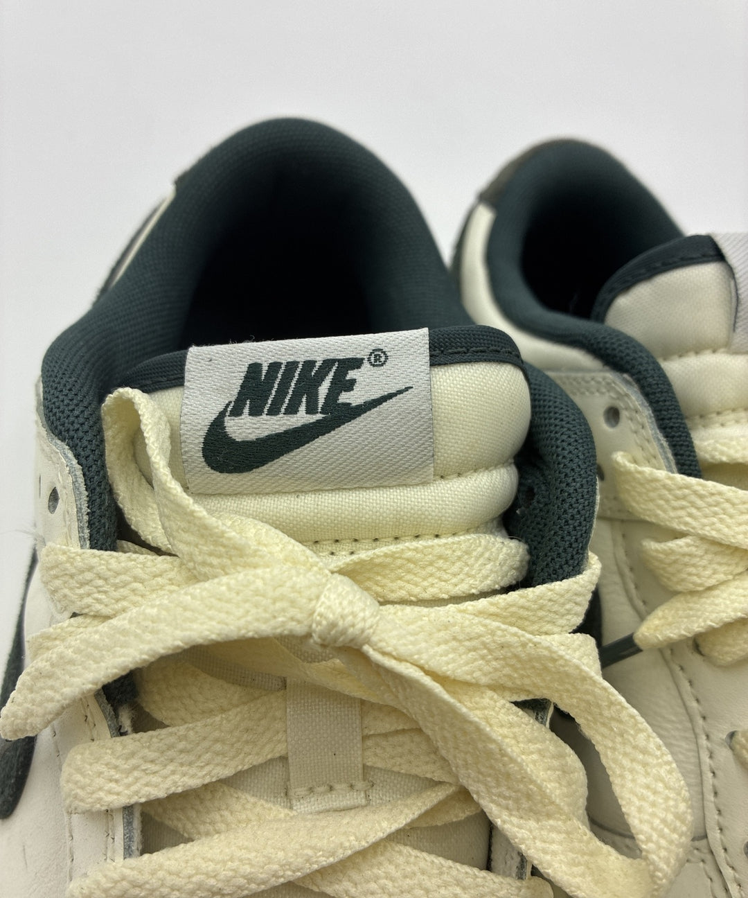 NIKE รองเท้า