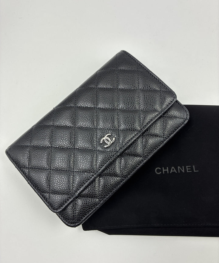 CHANEL กระเป๋าถือ