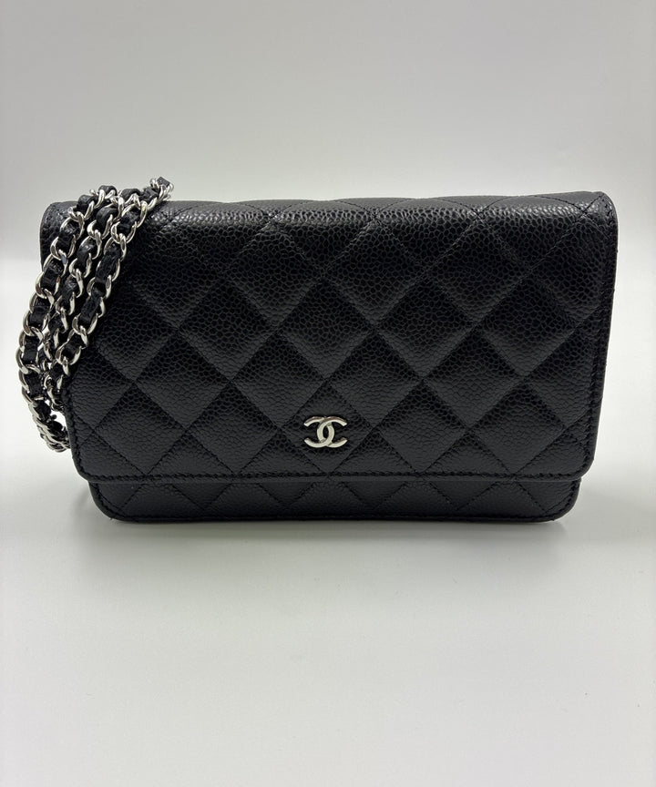 CHANEL กระเป๋าถือ