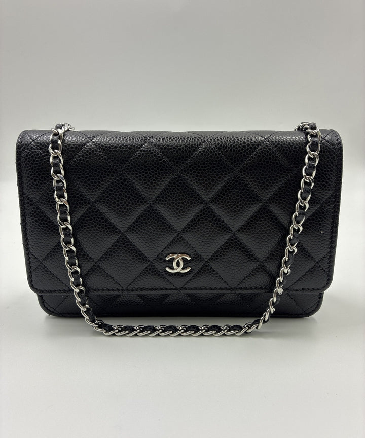 CHANEL กระเป๋าถือ