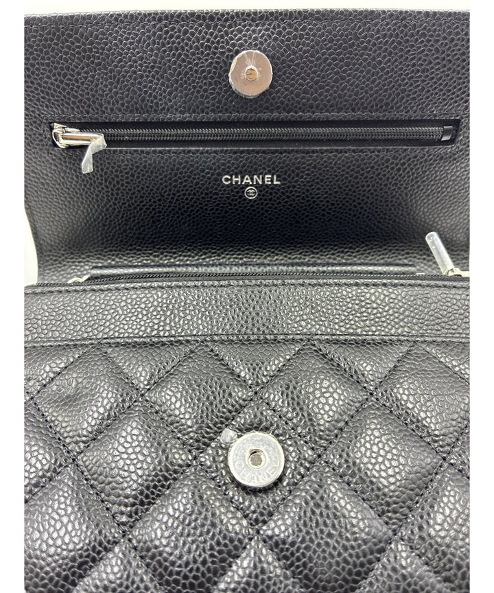 CHANEL กระเป๋าถือ
