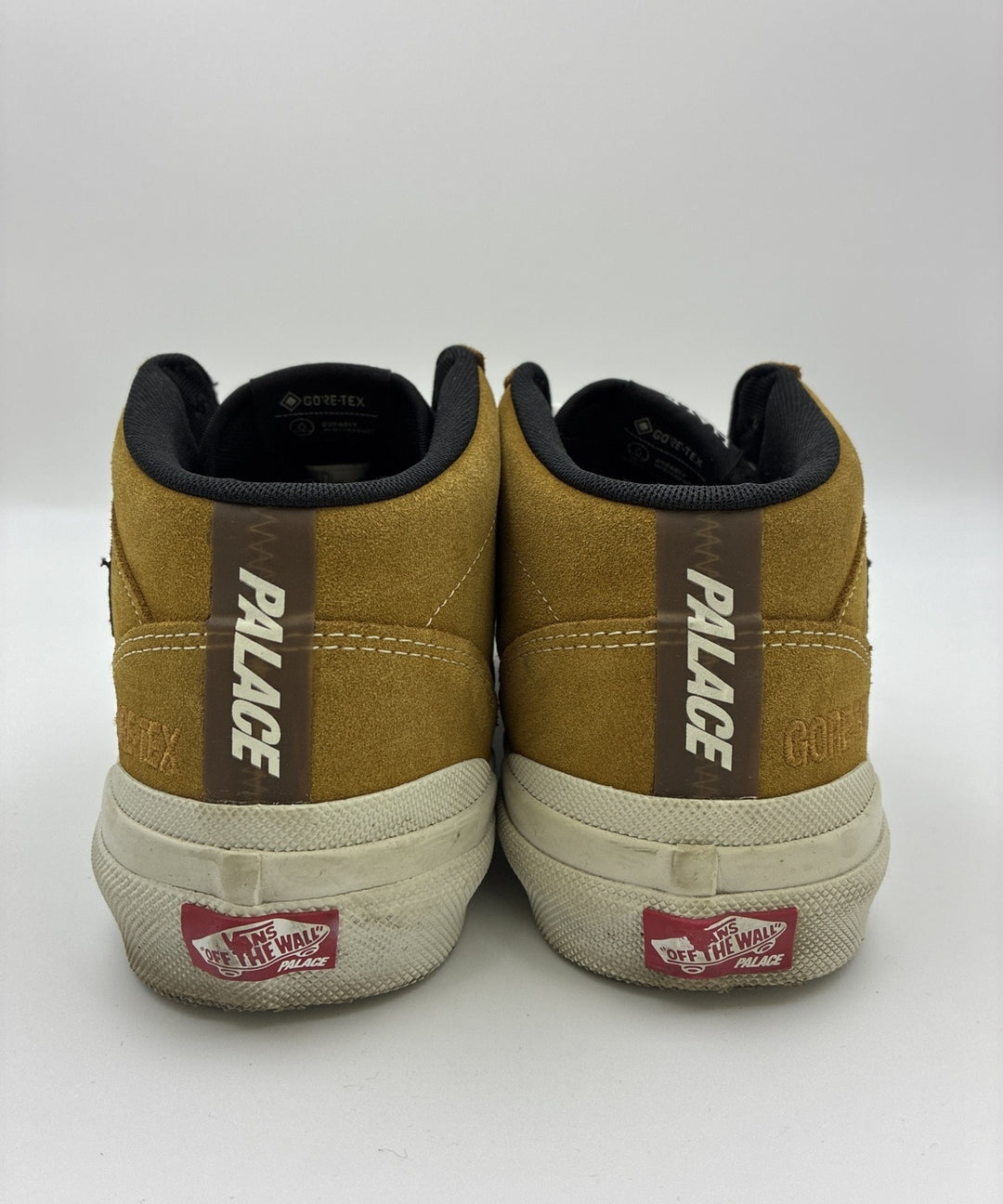PALACE รองเท้าผ้าใบ