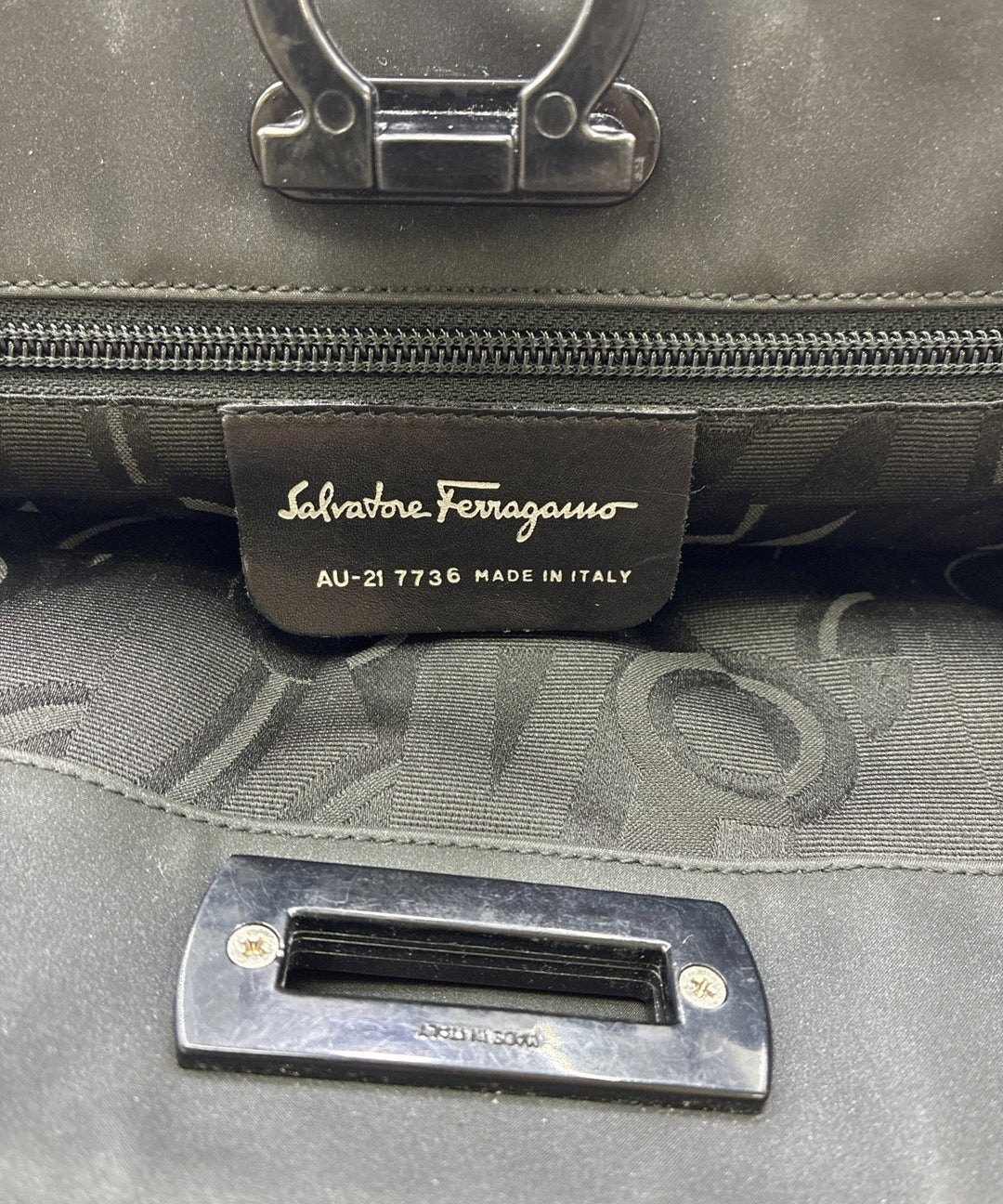 Salvatore Ferragamo กระเป๋าถือขนาดใหญ่