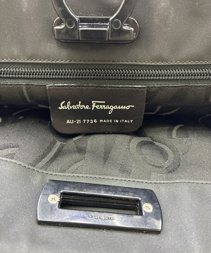 Salvatore Ferragamo กระเป๋าถือขนาดใหญ่