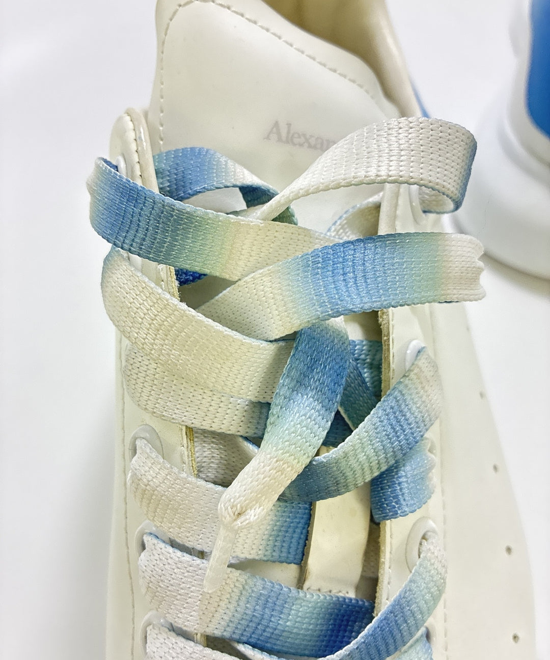 ALEXANDER MCQUEEN รองเท้าผ้าใบ