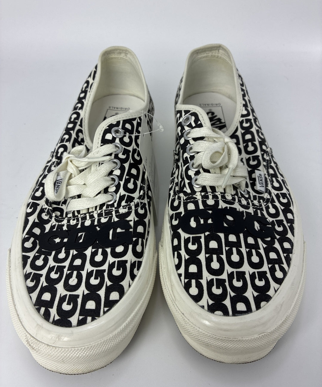 CDG รองเท้าผ้าใบ