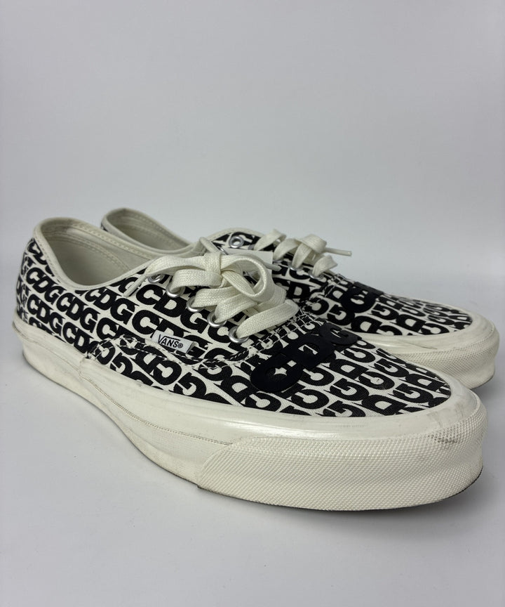 CDG รองเท้าผ้าใบ