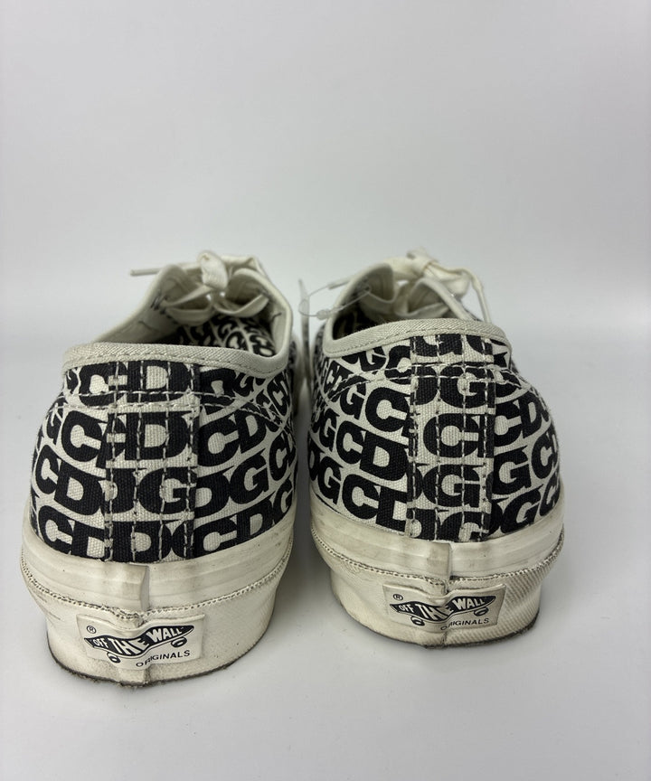 CDG รองเท้าผ้าใบ