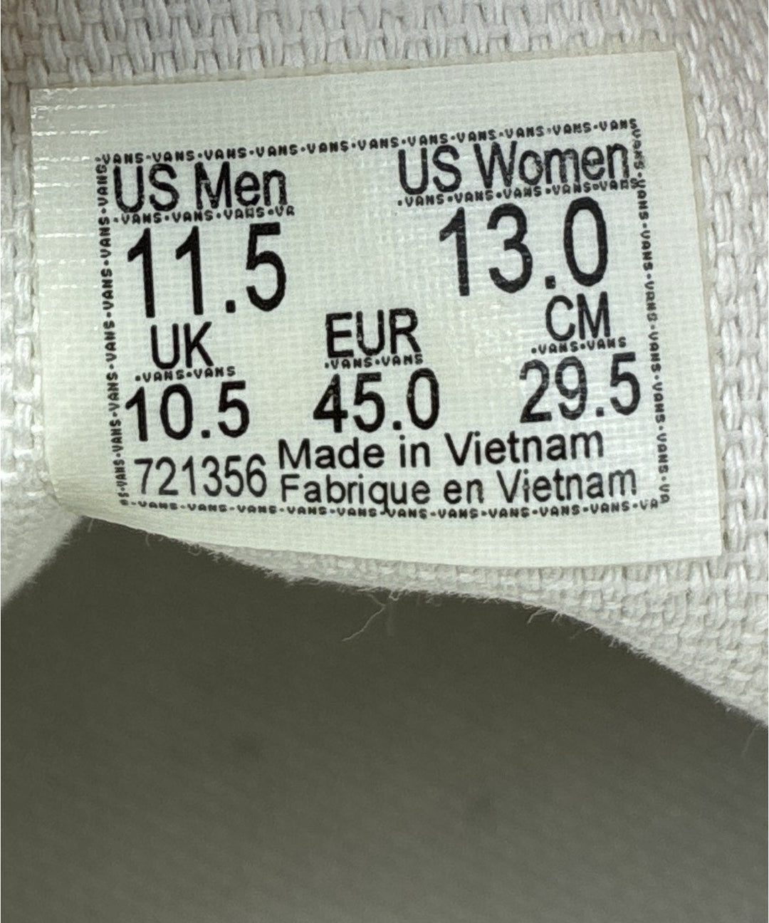 CDG รองเท้าผ้าใบ