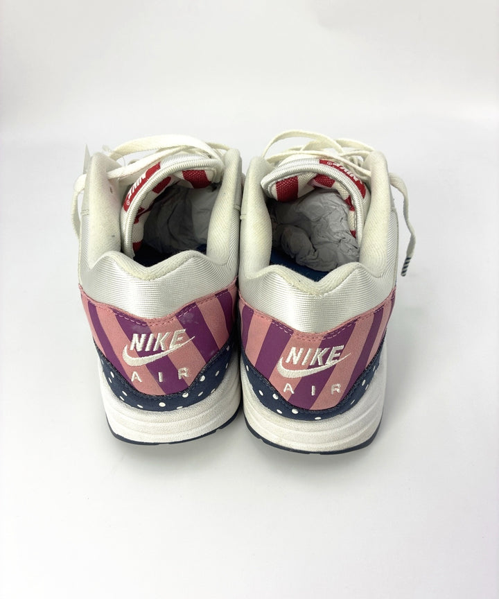 NIKE รองเท้าผ้าใบ