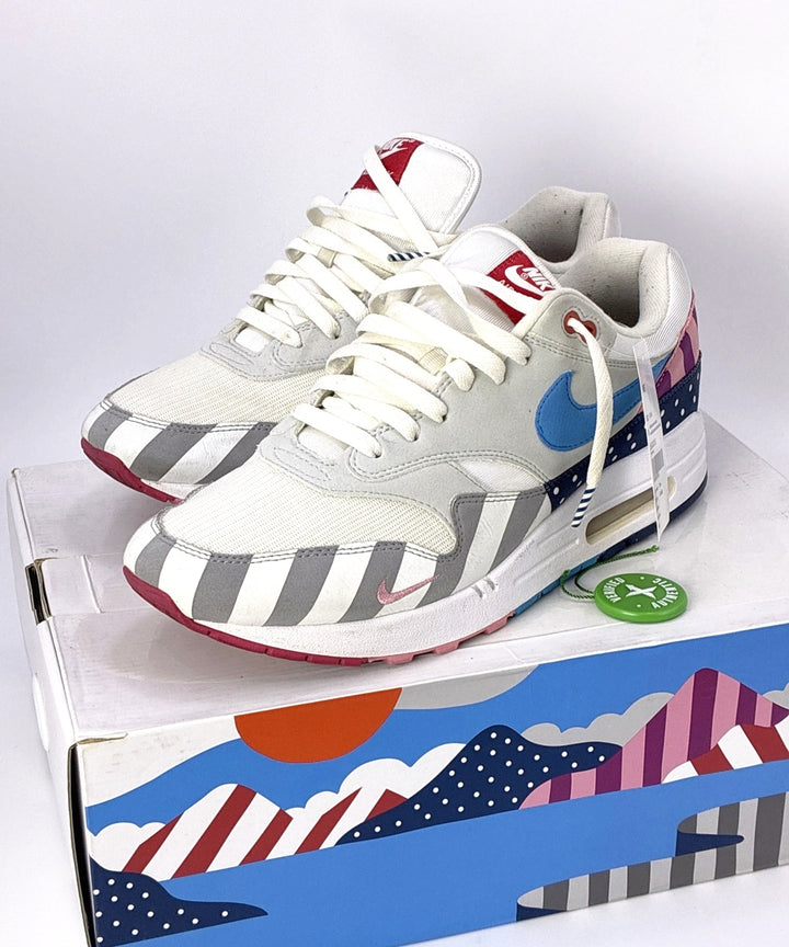 NIKE รองเท้าผ้าใบ