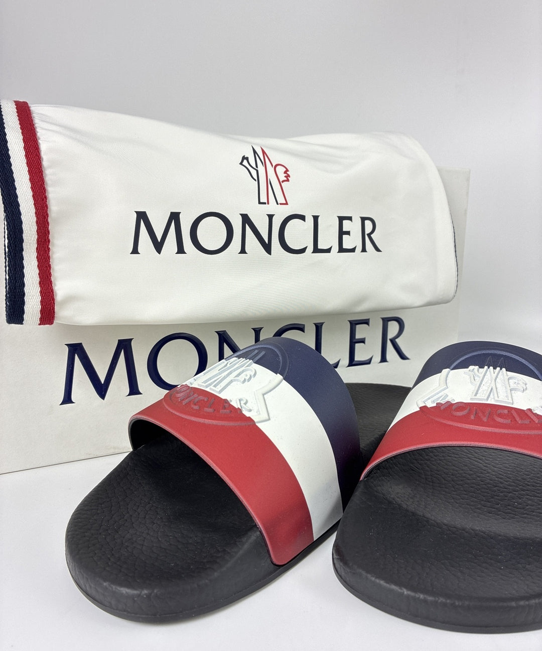 MONCLER รองเท้าแตะ