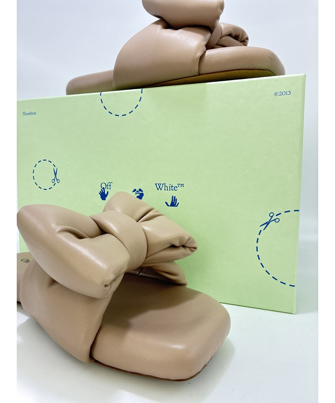 OFF-WHITE รองเท้าแตะ