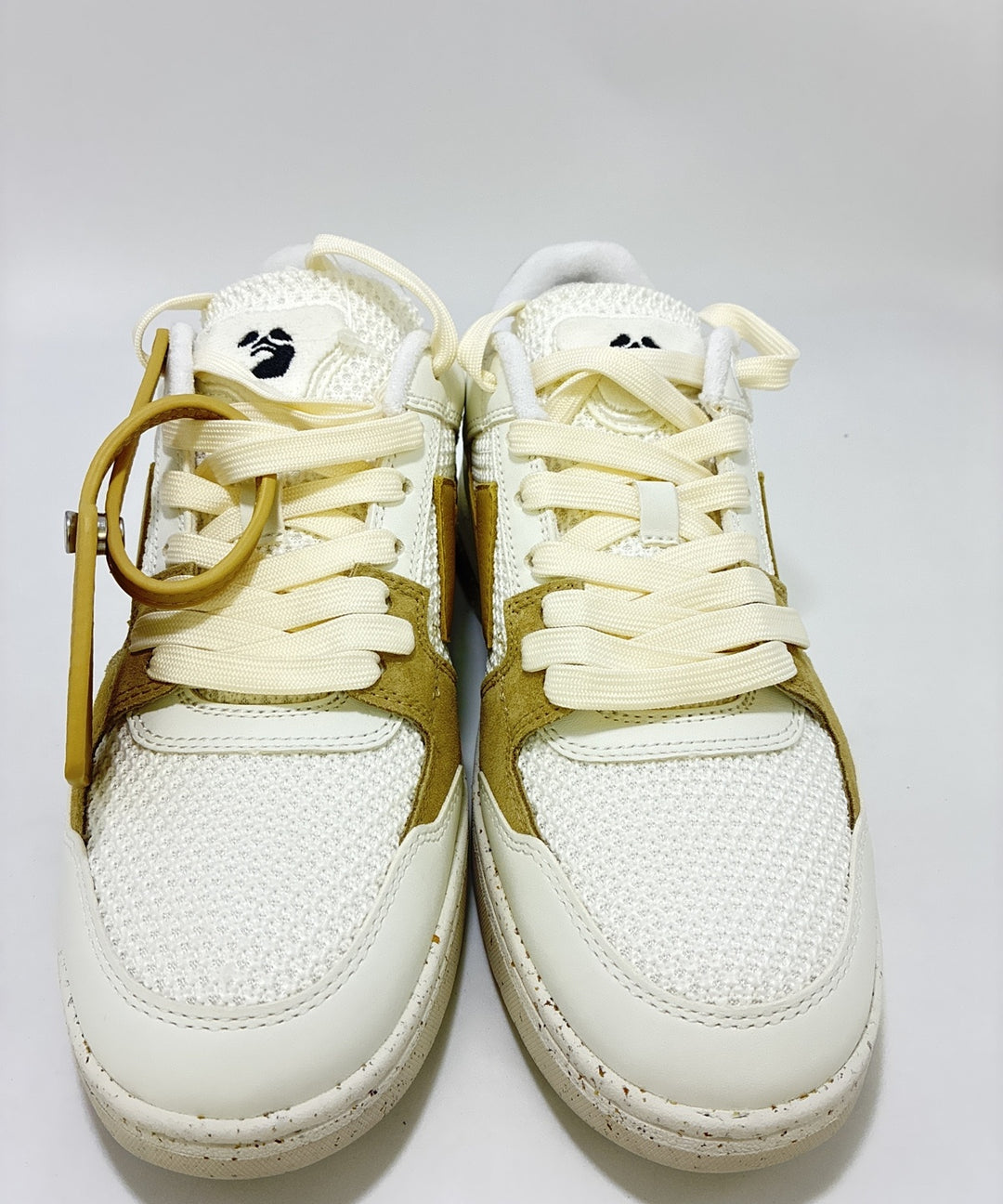 OFF-WHITE รองเท้าผ้าใบ