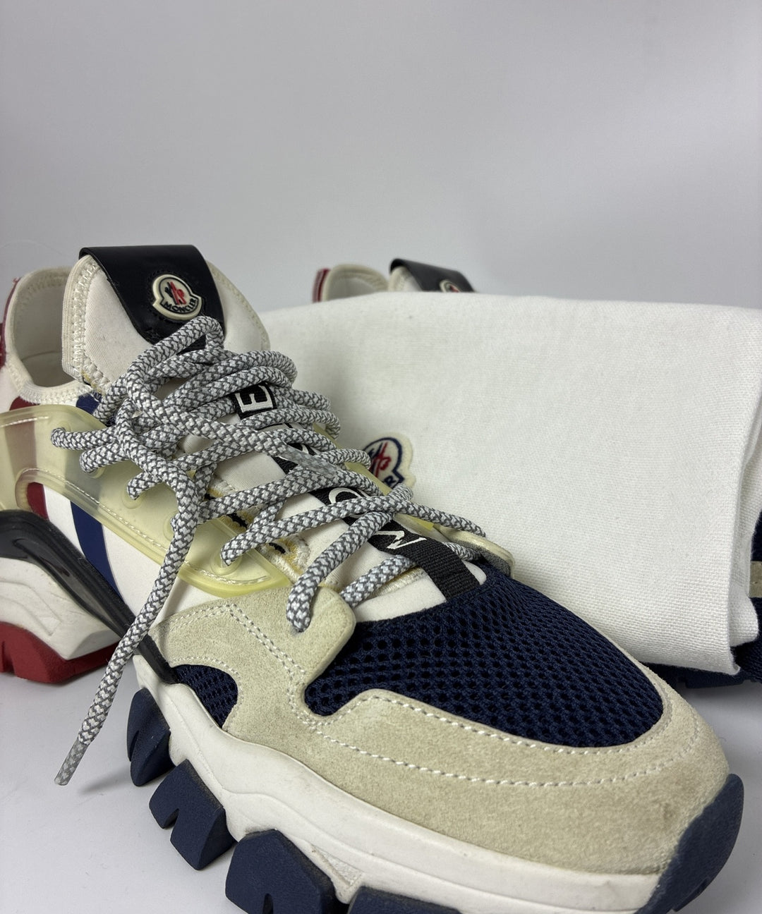 MONCLER รองเท้าผ้าใบ