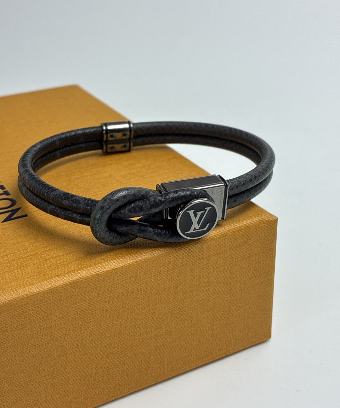 LOUIS VUITTON สร้อยข้อมือ/กำไล