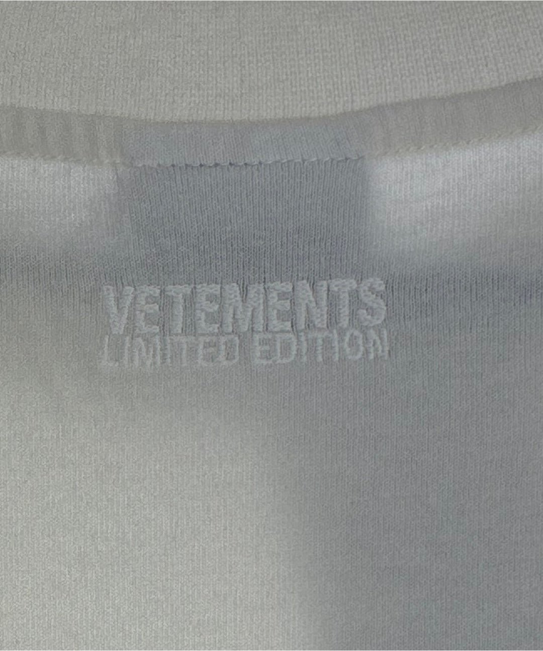 VETEMENTS เสื้อยืด/เสื้อท็อปส์