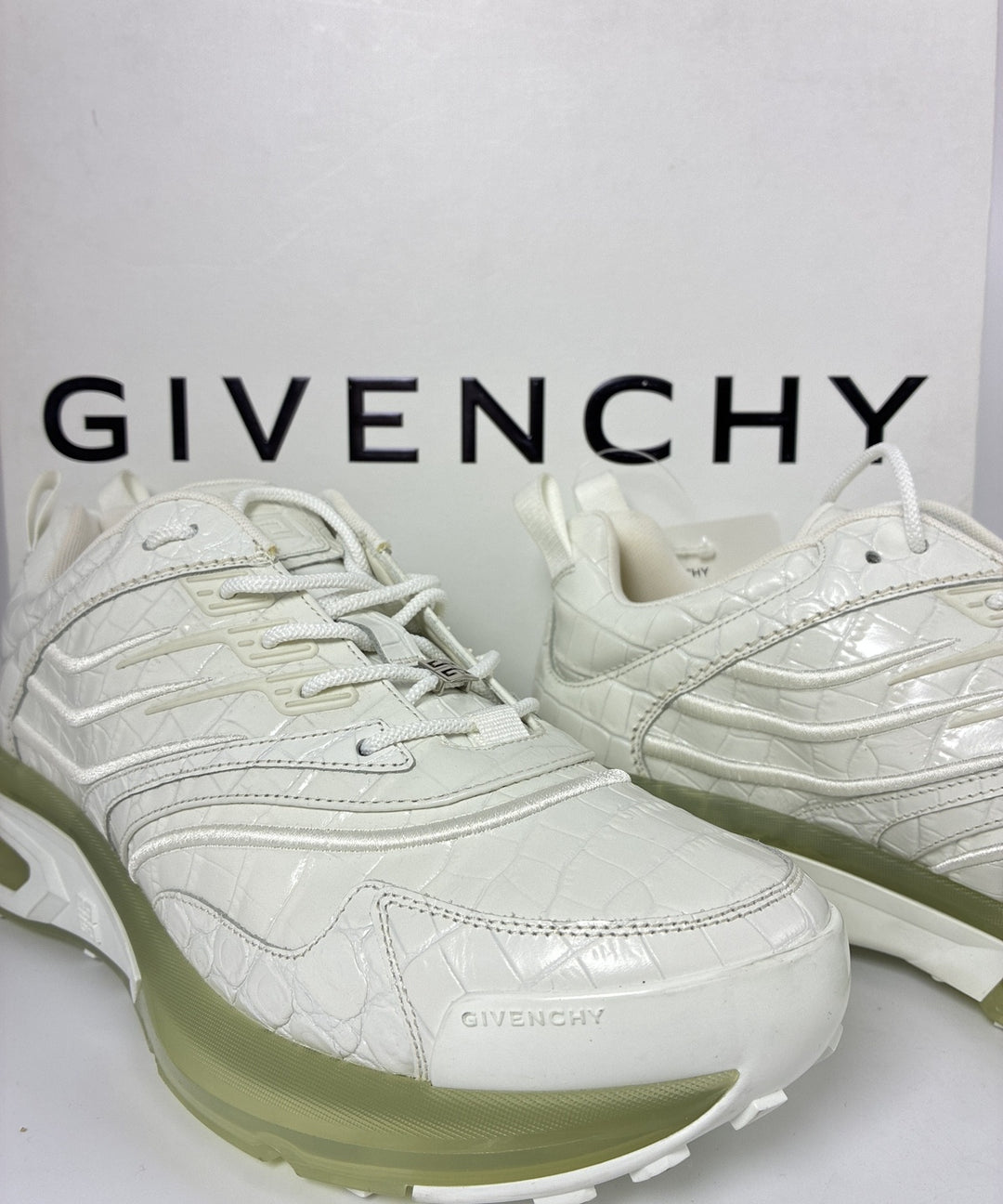 GIVENCHY รองเท้าผ้าใบ