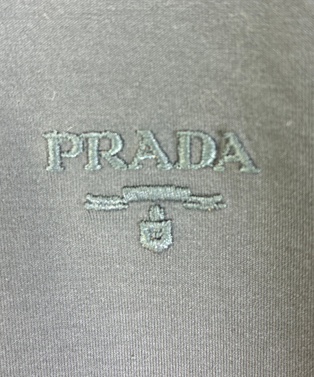 PRADA เสื้อยืด/เสื้อท็อปส์