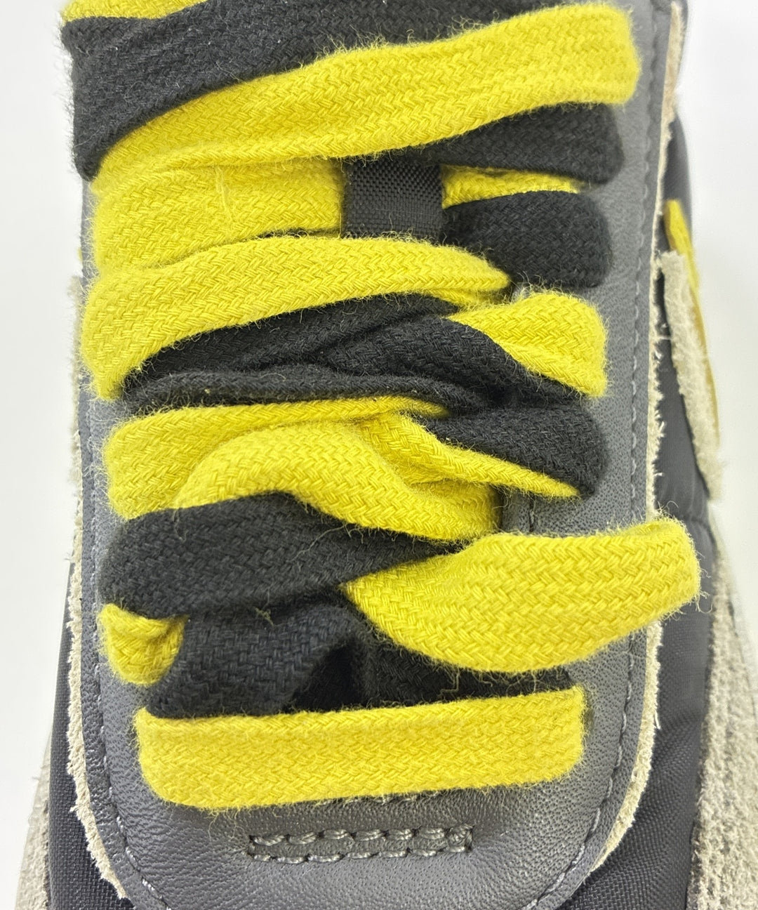 sacai รองเท้าผ้าใบ