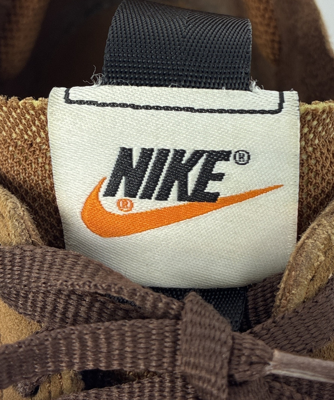 NIKE รองเท้าผ้าใบ