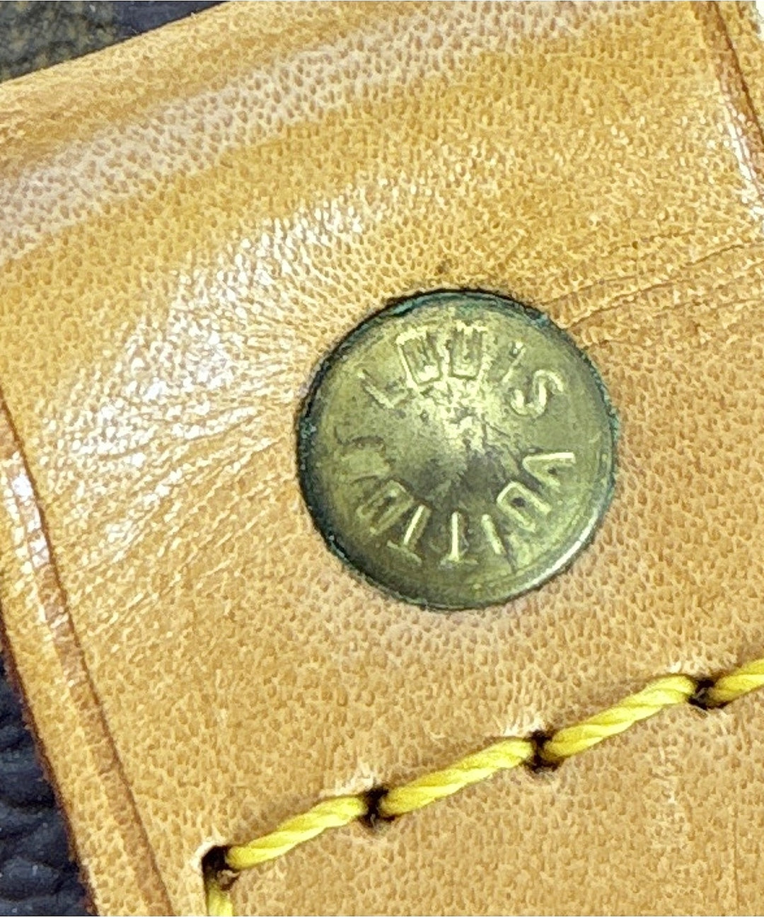 LOUIS VUITTON กระเป๋าใส่อุปกรณ์ขนาดใหญ่