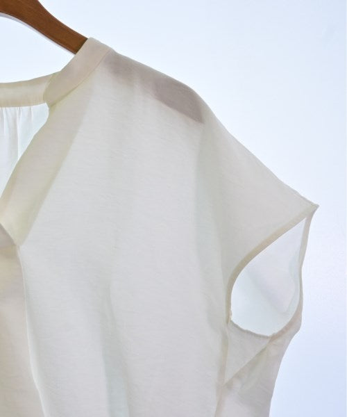 UNTITLED เสื้อลำลอง
